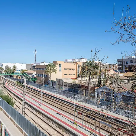 5 Minutes From Downtown Valencia Апартаменты *